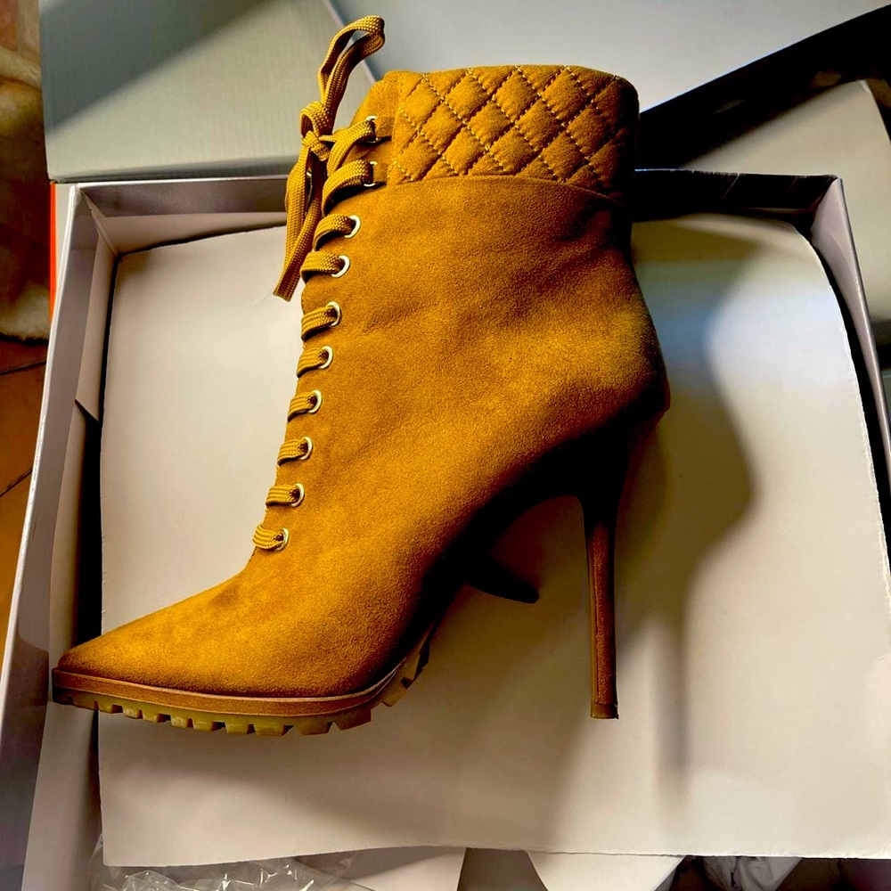 JLOxDSW heeled booties, size 8, like new,